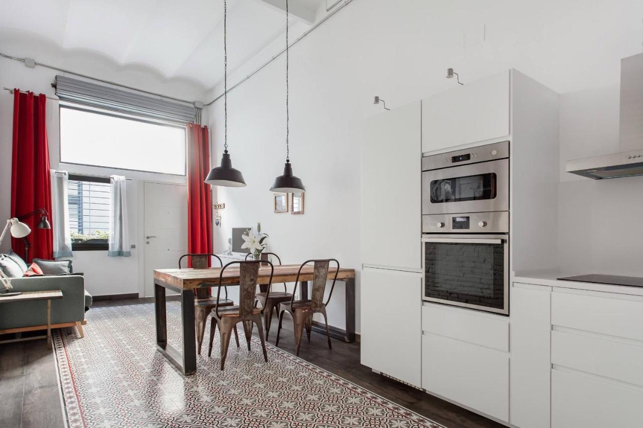 Stylish Apartment With Terrace For Couple Or Family Barcelona Exterior foto