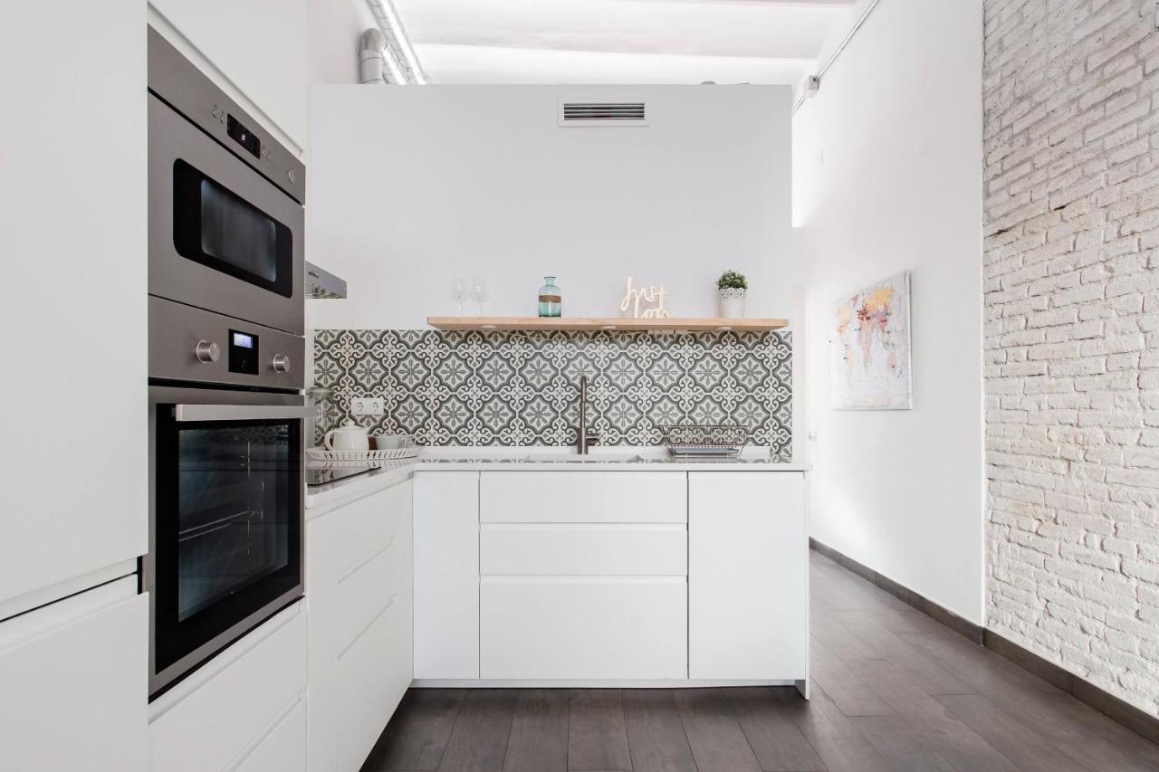 Stylish Apartment With Terrace For Couple Or Family Barcelona Exterior foto