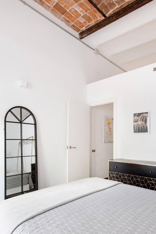 Stylish Apartment With Terrace For Couple Or Family Barcelona Exterior foto