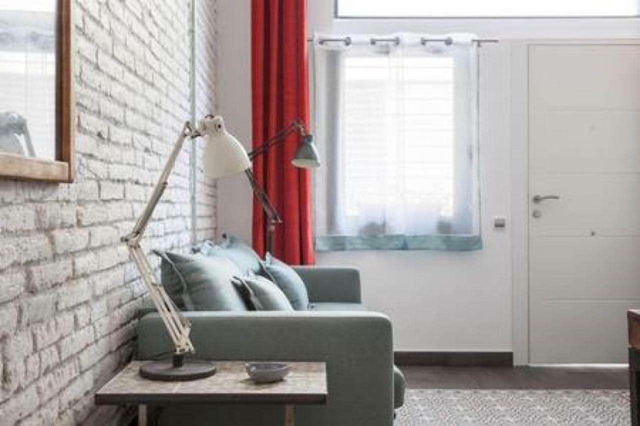 Stylish Apartment With Terrace For Couple Or Family Barcelona Exterior foto